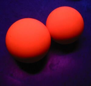 mister-babache-silicone-juggling-balls-orange-uv.jpg