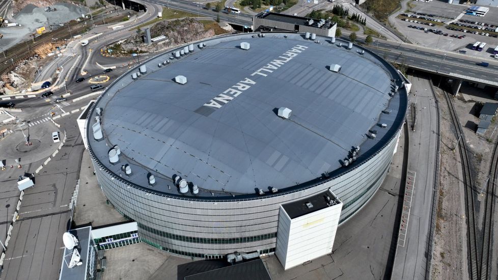 Jääkiekkojoukkue Jokerien entinen kotihalli Hartwal Areena myytiin venäläisille oligarkeille ja Putinin lähipiirille.