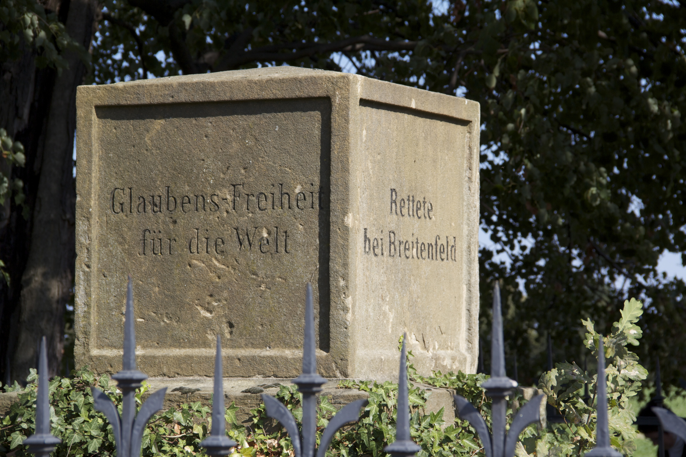 Gustav-Adolf-Denkmal_Breitenfeld_1.jpg