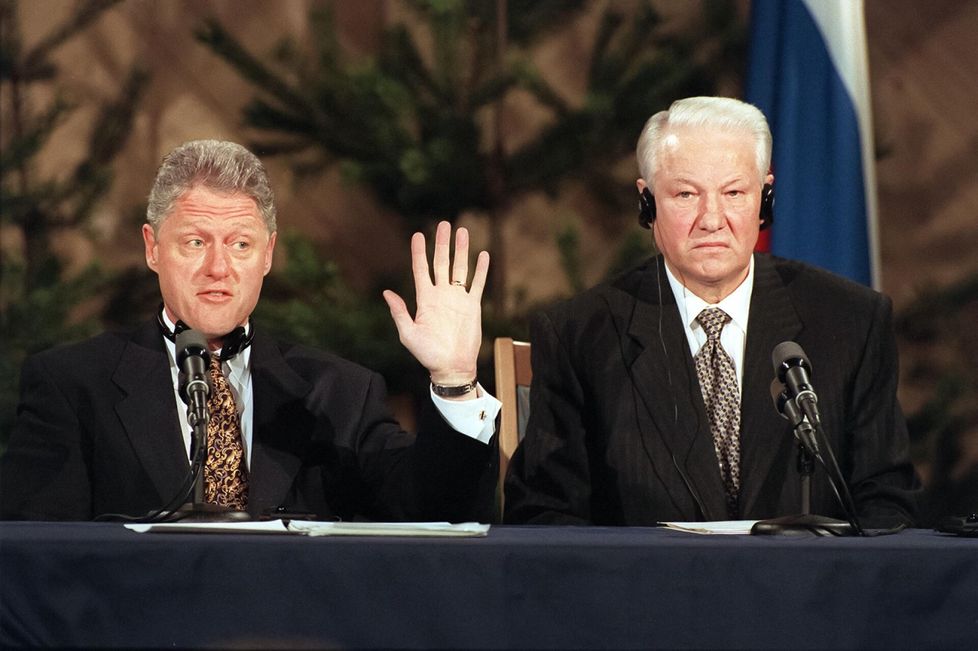 Yhdysvaltain presidentti Bill Clinton ja Venäjän presidentti Boris Jeltsin pitivät lehdistötilaisuuden huippukokouksen päätteeksi Kalastajatorpalla Helsingissä maaliskuussa 1997.