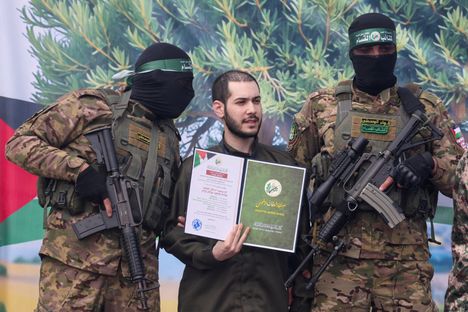 Hamas järjesti vapautuville panttivangeille seremonian Gazassa viime helmikuussa.