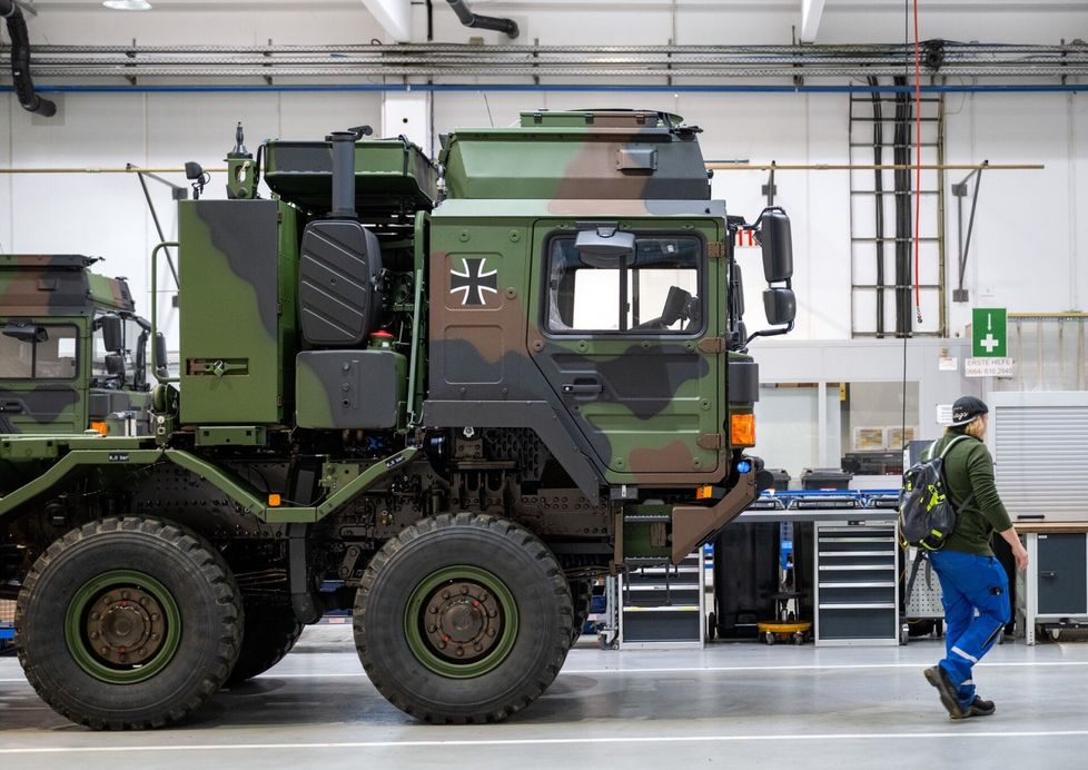 Rheinmetallin tehtaalla Wienissä valmistetaan ajoneuvoja sotilaskäyttöön.