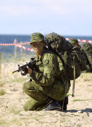 military_woman_estonia_army_000005_jpg_530.jpg