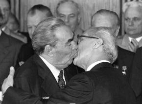 Brezhnev_and_Honecke_69488e.jpg