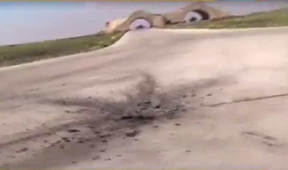 3F08E25500000578-4388834-Pictures_appeared_to_show_damage_to_the_Syrian_airbase_runway_ca-m-44_1491563477035.jpg