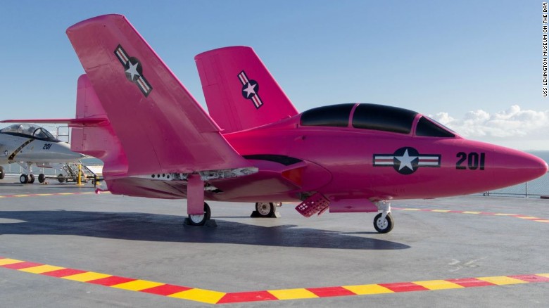 161018091332-pink-fighter-jet-exlarge-169.jpg
