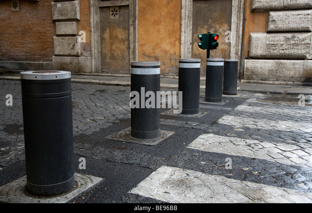 italy-rome-lazio-automatic-rising-bollards-barrier-and-pedestrian-be96bb.jpg