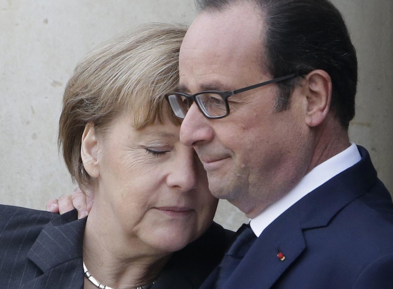 150111-hollande-merkel-02_8b055f2ae56b2c929ffede73b724afc0.nbcnews-ux-2880-1000.jpg