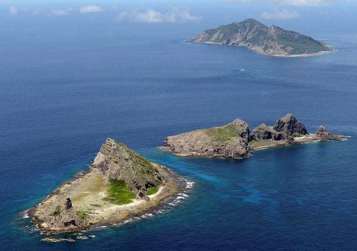 japan-protests-after-chinese-ships-sail-near-disputed-islets-2016-8.jpg