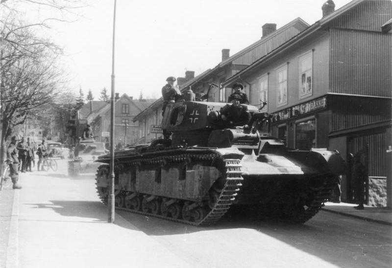 Bundesarchiv_Bild_101I-761-221N-06%2C_Norwegen%2C_Panzer_%22Neubaufahrzeug%22.jpg