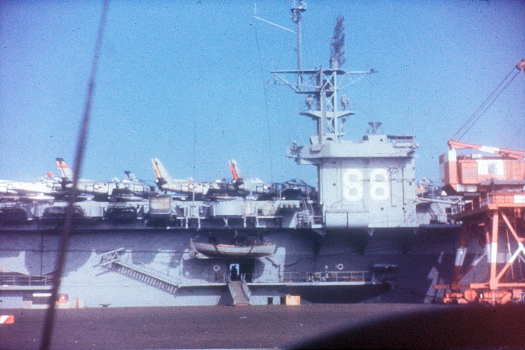 First_F-86s_arrive_in_Korea_on_USS_Cape_Esperance_Nov_1950.jpg