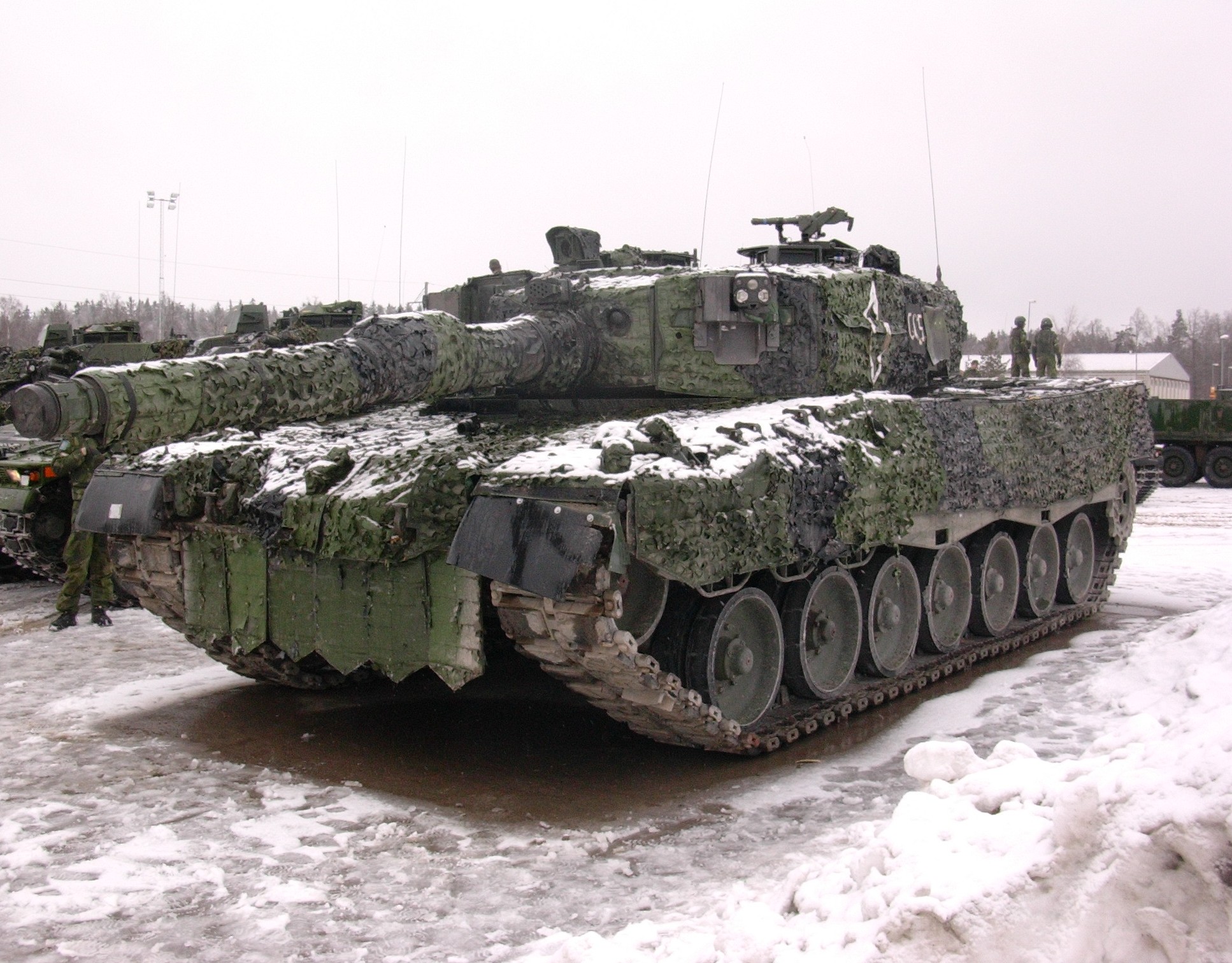 Stridsvagn_121_(Swedish_Leopard_2A4).jpg