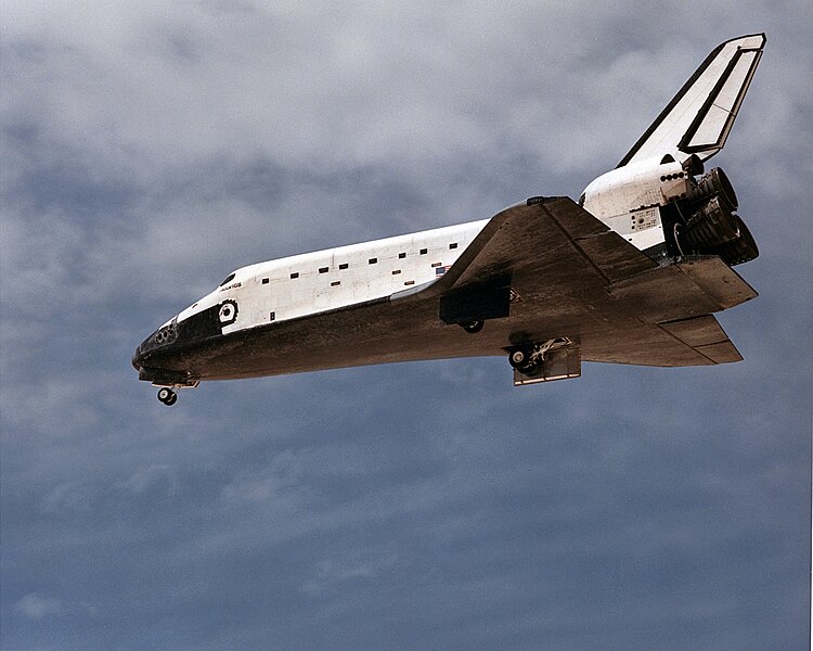 750px-Atlantis_is_landing_after_STS-30_mission.jpg