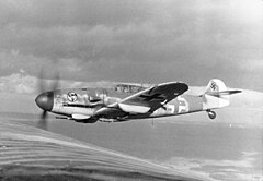 240px-Bundesarchiv_Bild_101I-662-6659-37%2C_Flugzeug_Messerschmitt_Me_109.jpg