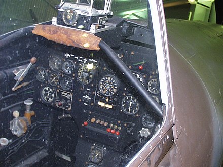 440px-D.520_Le_Bourget_Cckpit01.jpg