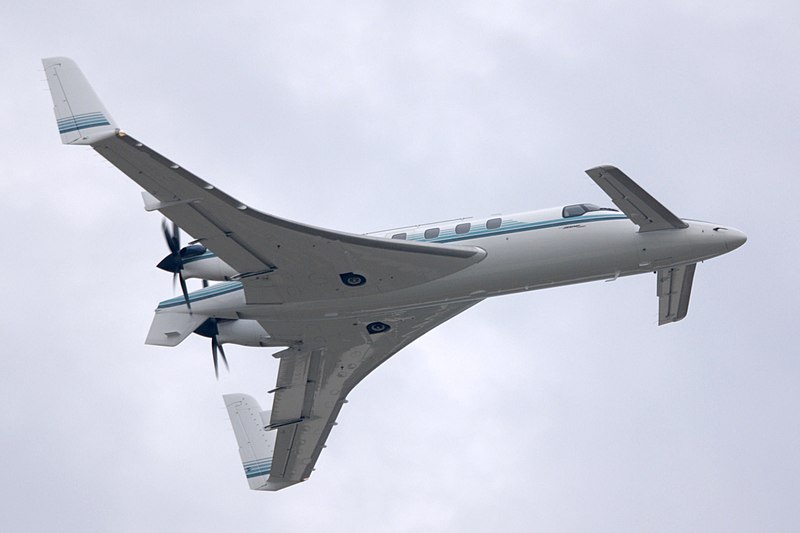 800px-Beechcraft_Starship_fly-by.jpg