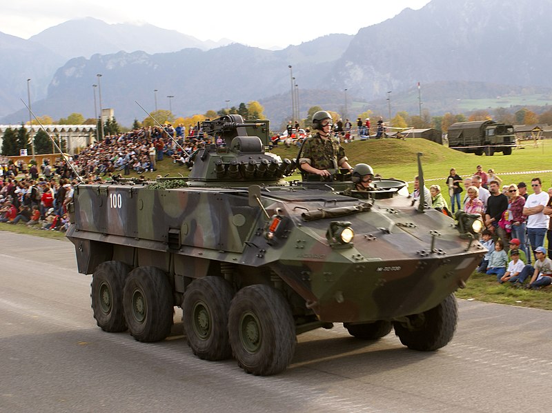 800px-Rad_Pz_8x8_-_Schweizer_Armee_-_Steel_Parade_2006.jpg