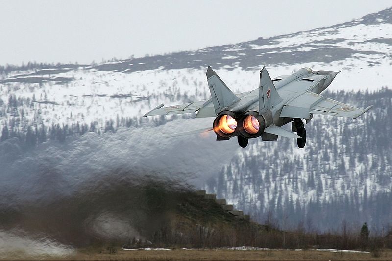800px-Russian_Air_Force_Mikoyan-Gurevich_MiG-25RB_Pichugin-1.jpg