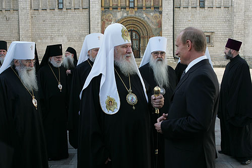 Vladimir_Putin_with_bishops_of_Russian_Orthodox_Church.jpg