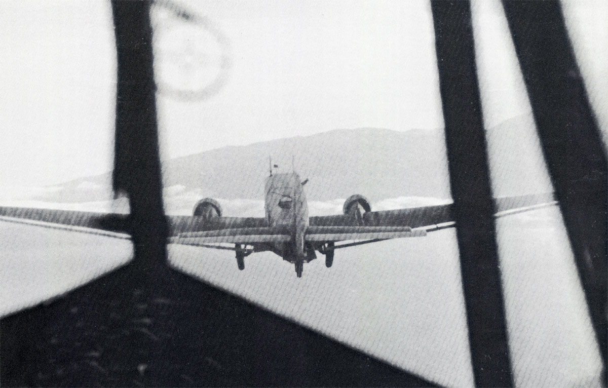 Unternehmen-Merkur-Junkers-Ju-52-3mg4e-towing-DFS-230-during-the-invasion-of-Crete-1941-02.jpg