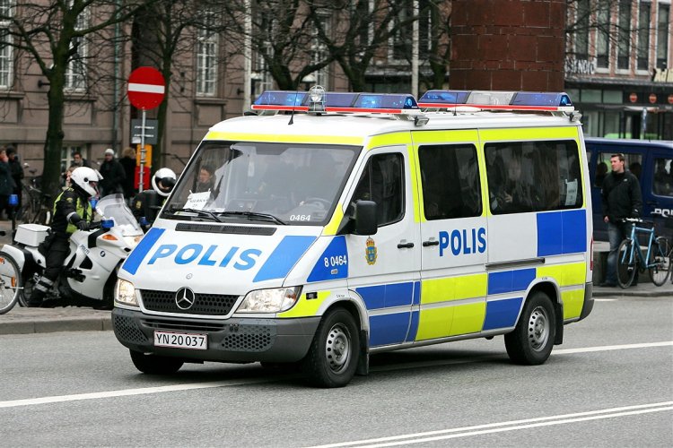 32532d1281720192-what-model-mercedes-van-do-swedish-police-use-swedish-police-van.jpg