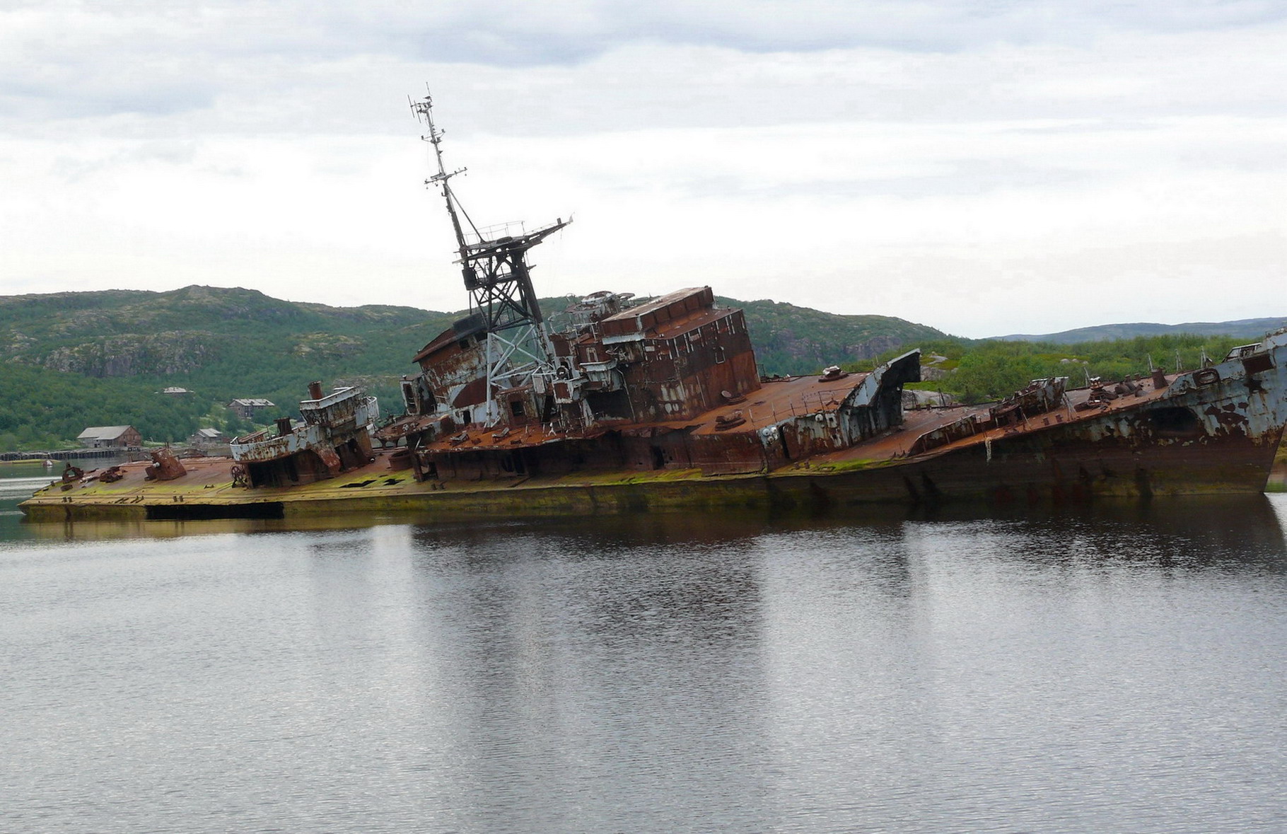 riga-wreck-near-severomorsk.jpg