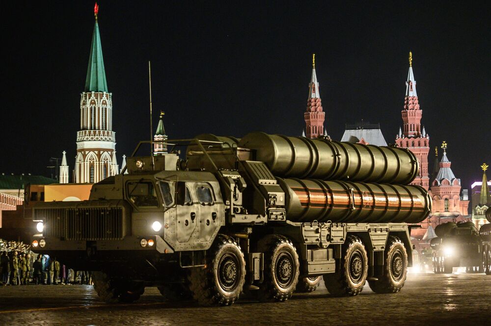 S-400 surface-to-air missile launchers during a rehearsal for a WWII Victory Parade in Moscow on May 4, 2019.