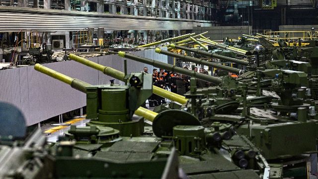 Putin tours Uralvagonzavod, dispatches T-90M tanks to the Army Putin tours Uralvagonzavod, dispatches T-90M tanks to the Army