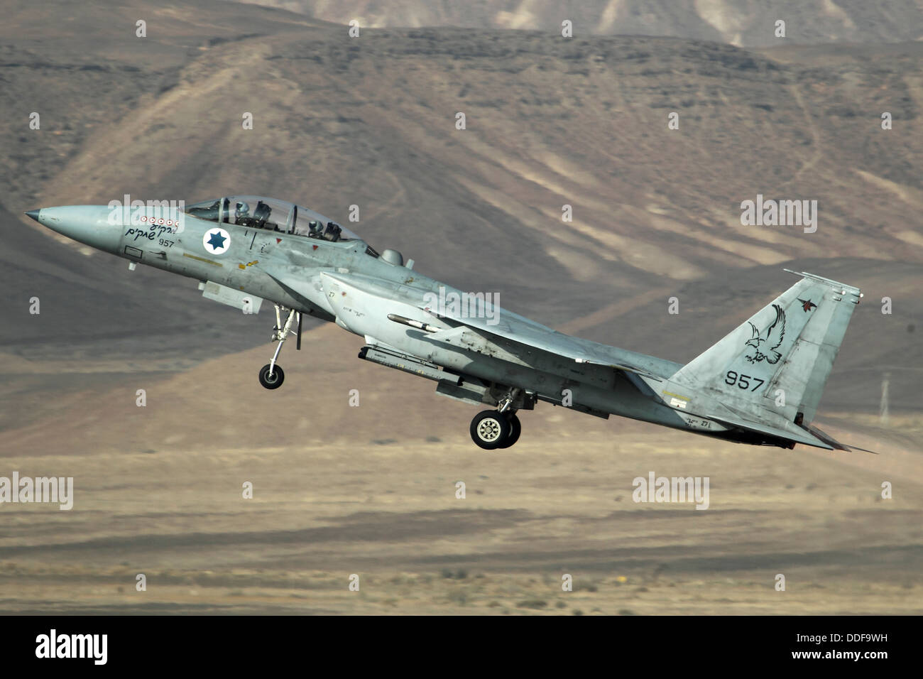 israeli-air-force-iaf-fighter-jet-f-15-bazat-takeoff-DDF9WH.jpg