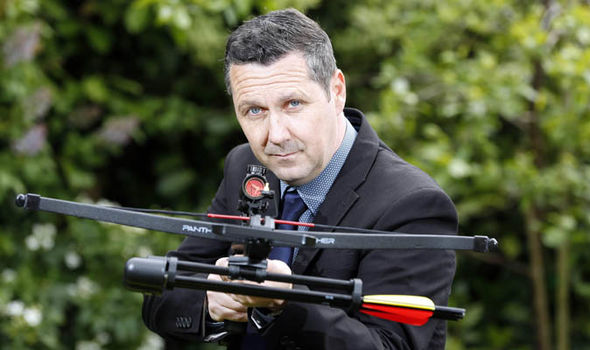 Paul-Jeeves-with-crossbow-1341548.jpg