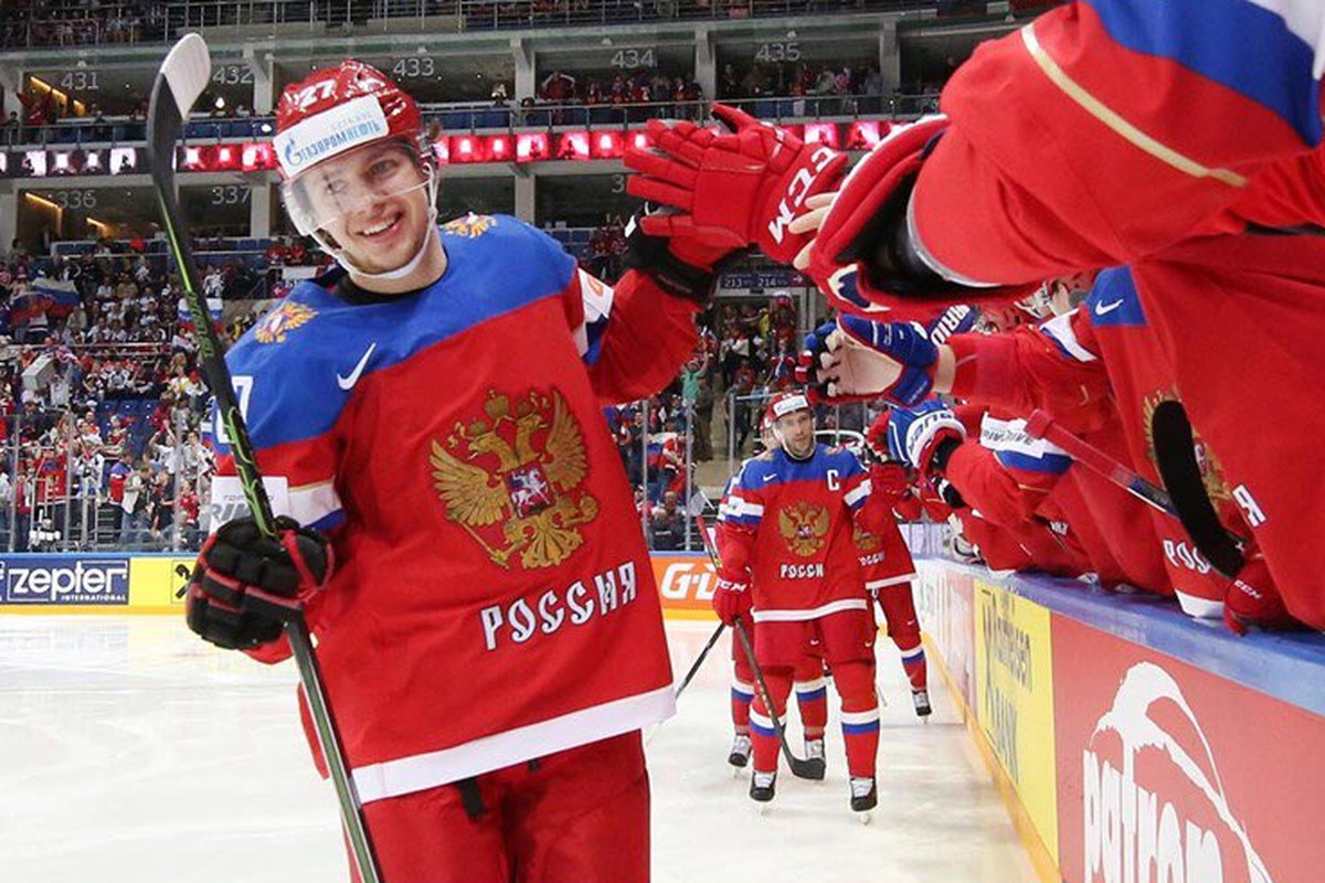 Blackhawks_Breakdown_on_Twitter___Artemi_Panarin_wearing_a_smile_after_his_second_period_goal_for_team_Russia.__IIHFWorlds_https___t.co_3Ti2XGemRG_.0.0.png