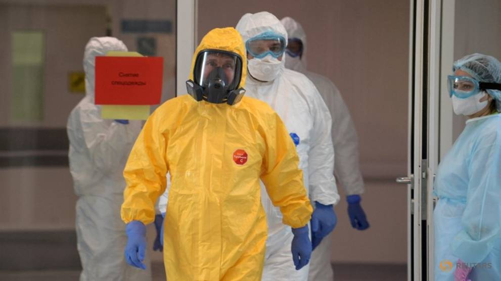 russian-president-putin-visits-a-hospital-for-patients-infected-with-coronavirus-disease--covid-19--on-the-outskirts-of-moscow-12.jpg