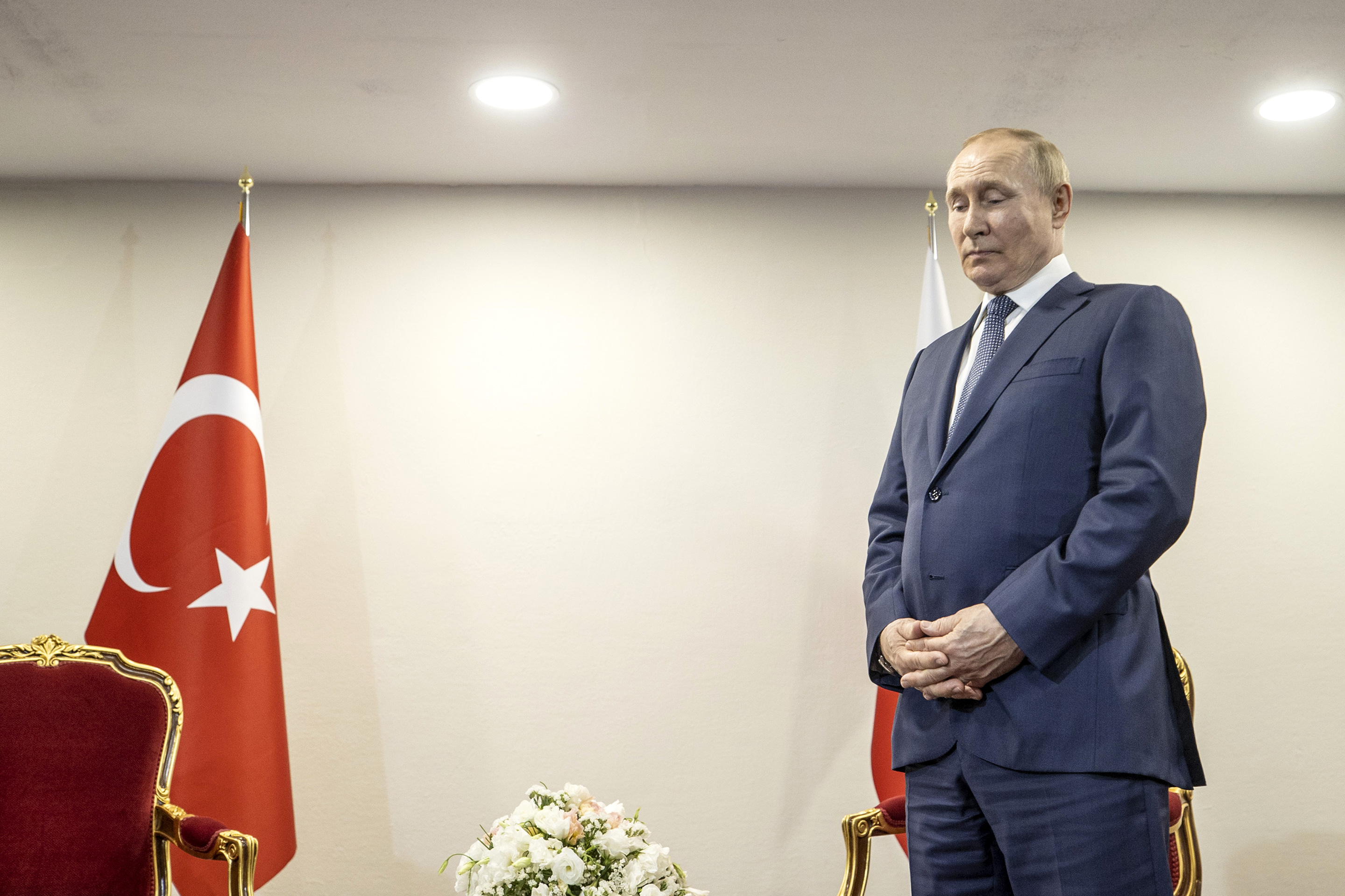 Putin-Waits-for-Turkish-President-GettyImages-1241998625.jpg