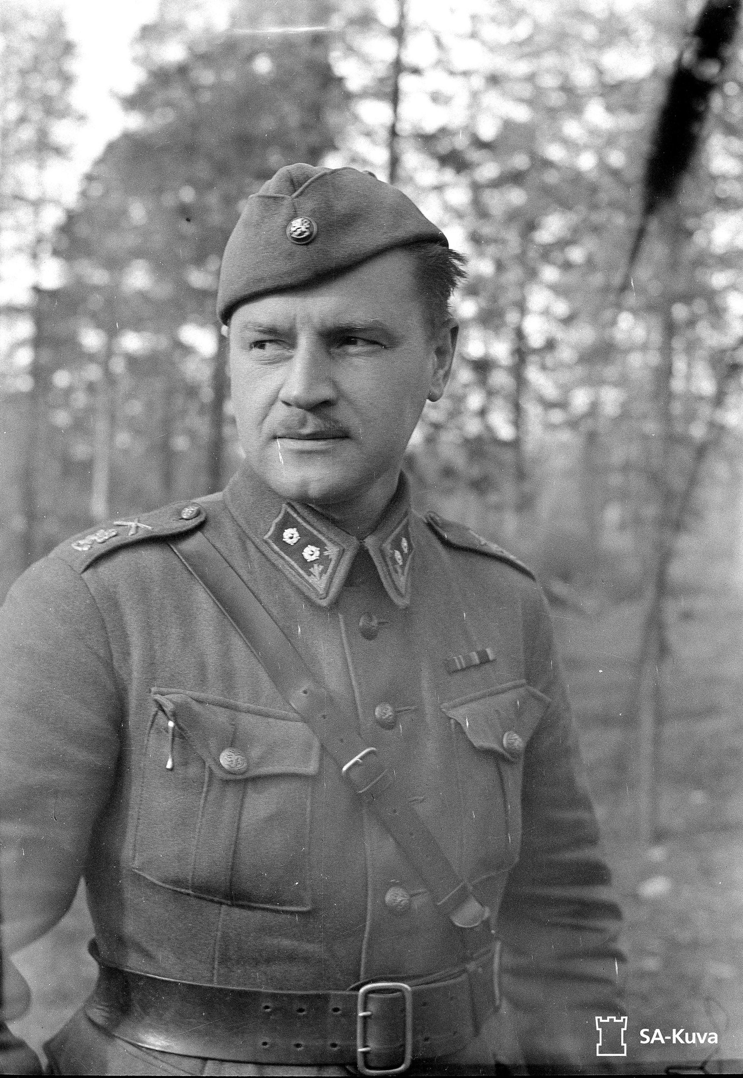 Luutnantti Erkki Tiesmaa jatkosodassa.