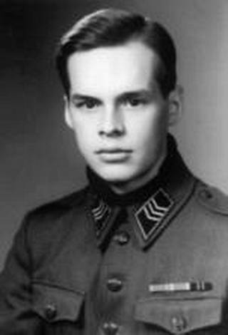 Tuomas Gerdt ylennettiin kersantiksi elokuussa 1942.