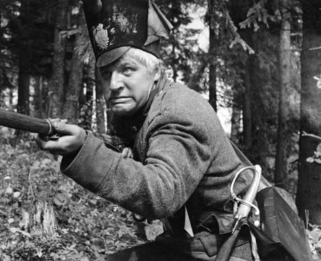 Edvin Laineen ohjaamassa Sven Tuuvassa (1958) nimiroolia näytteli Veikko Sinisalo.