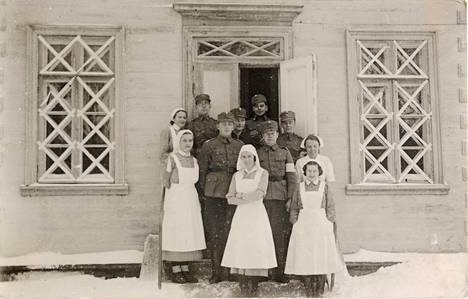 Osa 5. kenttäsairaalan väestä Juustilassa talvella 1940.