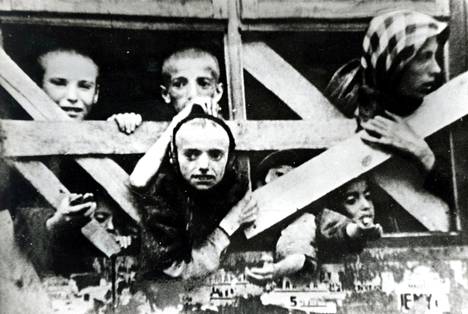 Auschwitzin nuoria vankeja 13. tammikuuta 1945.