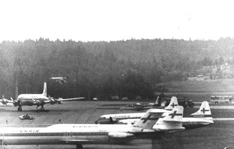 Lentoaseman ympäristö oli hyvin metsäinen 1970-luvulla.