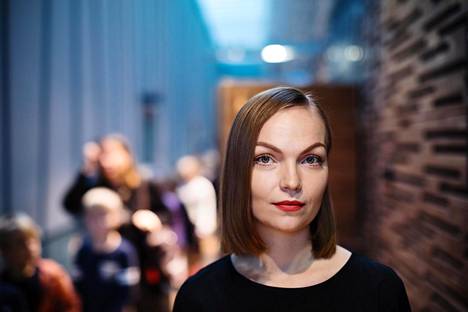 Kirjailija Minja Koskela kertoo oppineensa paljon feministisestä verkkokeskustelusta. Tänä vuonna hän julkaisi intersektionaalista feminismiä käsittelevän kirjan.