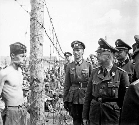 Himmler tarkastamassa sotavankileiriä Venäjällä.