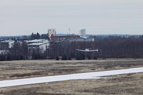 Lentäminen on jatkunut Malmin kentällä joulun jälkeen huolimatta Helsingin käräjäoikeuden tuomiosta. Alkuvuonna 2021 käynnistyy häätö.