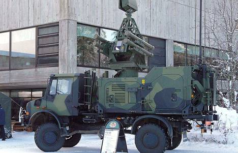 Suomen hankkima versio Asrad-ilmatorjuntaohjusjärjestelmästä on asennettu kuorma-auton lavalle.