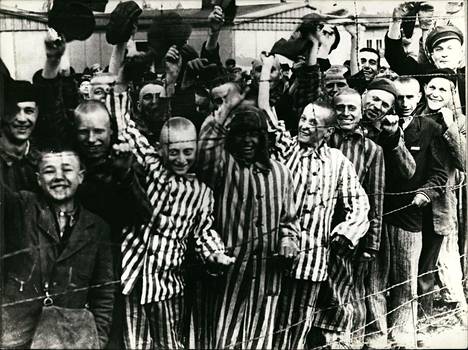 Juutalaisia vankeja Auschwitzissa vuonna 1941.