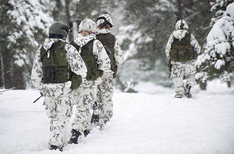 Valtaosa suomalaisista haluaa osallistua maanpuolustukseen, kertoo tuore haastattelututkimus.
