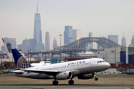 Lentoyhtiö United Airlines lähettää evakuoinnin avuksi neljä konetta, kertoo Yhdysvaltain puolustusministeriö.