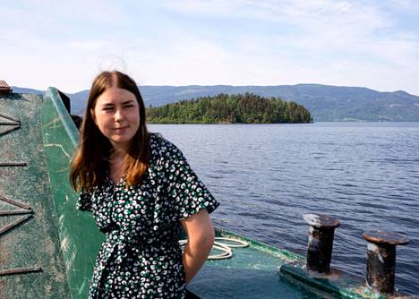 Astrid Hoem on saarelta selvinnyt nuorisojärjestö AUF:n johtaja. Hän matkusti Utøyalle uudelleen tämän vuoden heinäkuussa.