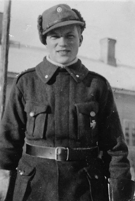 Vänrikki Stig Sallamaa haavoittui Saunajärvellä helmikuun alussa 1940. Kuva on otettu hänen toipumislomallaan.