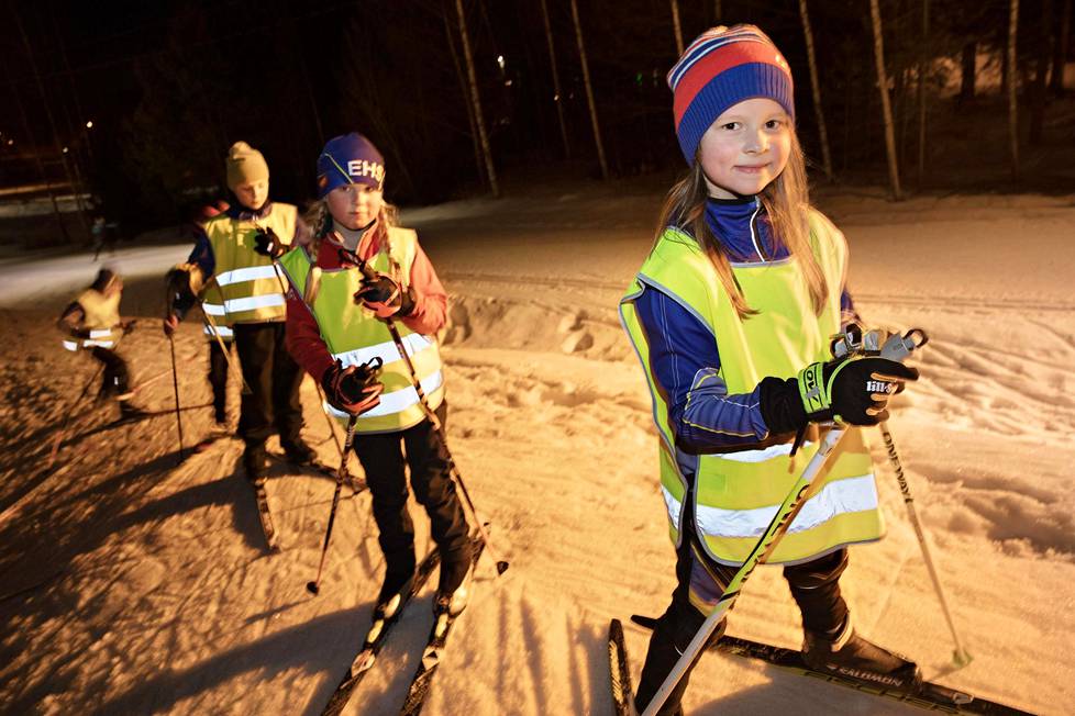 Espoon Hiihtoseura sai Urlus-säätiöltä 15000 euron Urlus-palkinnon 2018 ja 10000 euron avustuksen tänä vuonna. Kuva seuran hiihtokoulusta helmikuulta 2019.