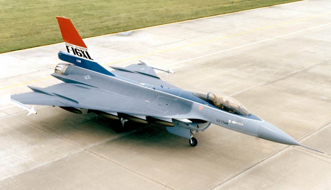 F-16XL_parked_high_angle_view.jpg
